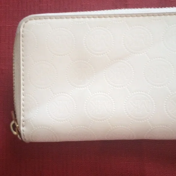Michael Kors White Mk Logo Zipper Wallet Clutch with Gold Accents - Picture 5 of 12